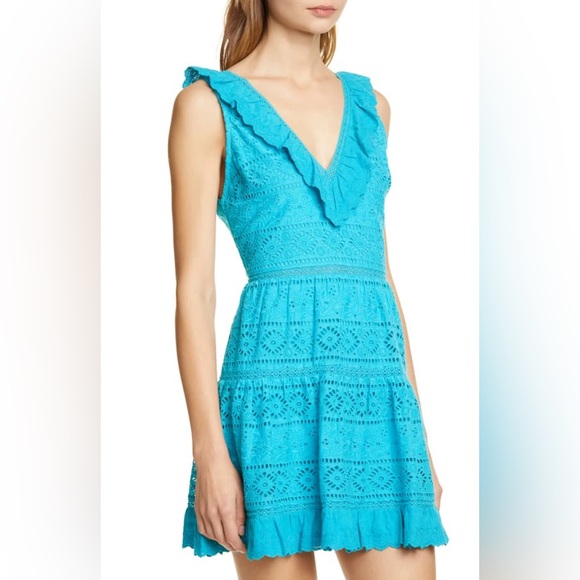 Alice + Olivia Dresses & Skirts - ALICE + OLIVIA Cantara Lace Overlay Dress
